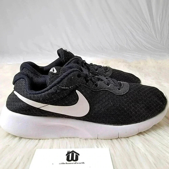 Nike Tanjun Black Lace Up Athletic Running Shoes - Picture 3 of 11